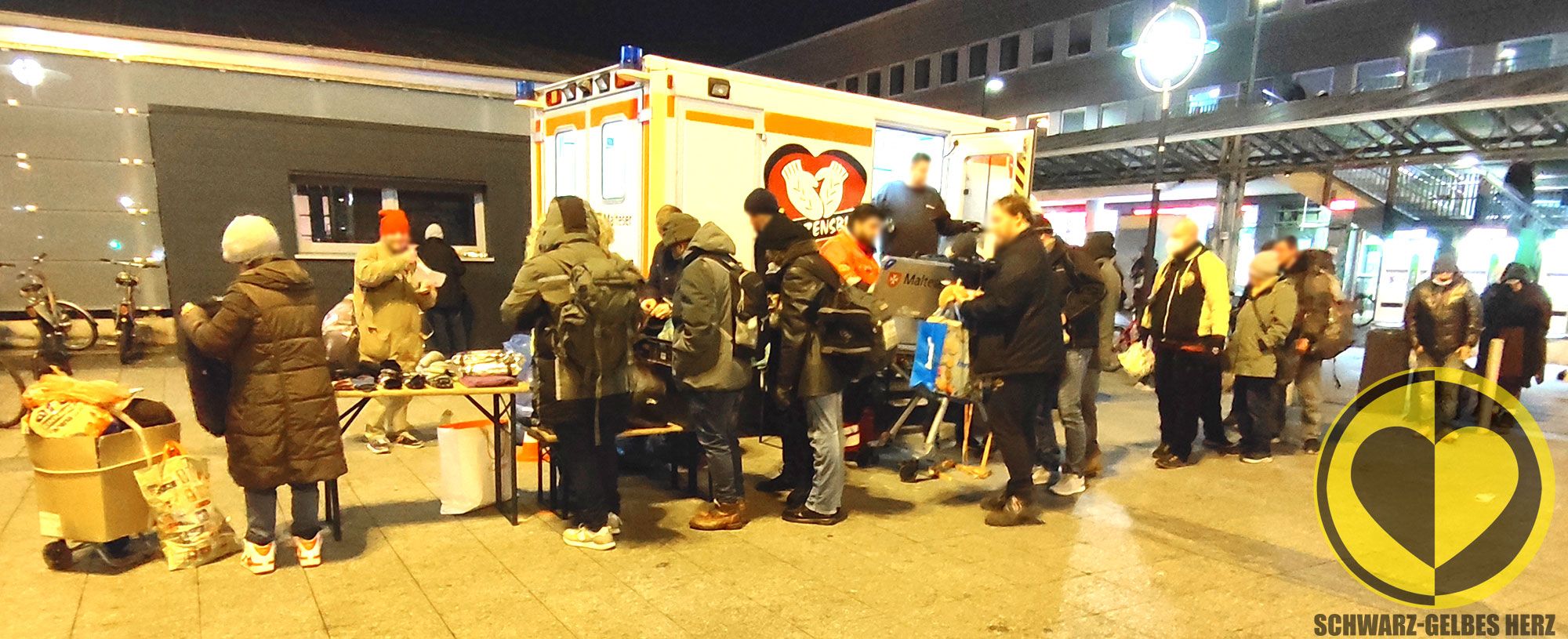 Essensausgabe am Herzensbus